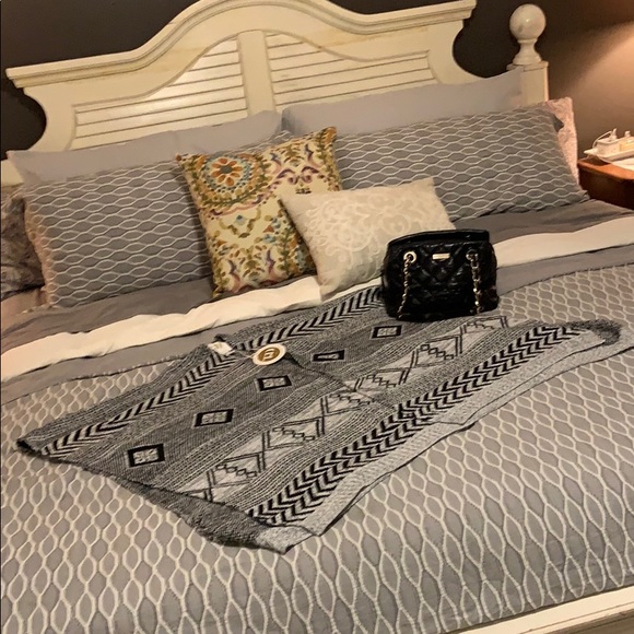 NWT The Jetset Diaries Standard Knit Poncho - OS - Picture 8 of 11